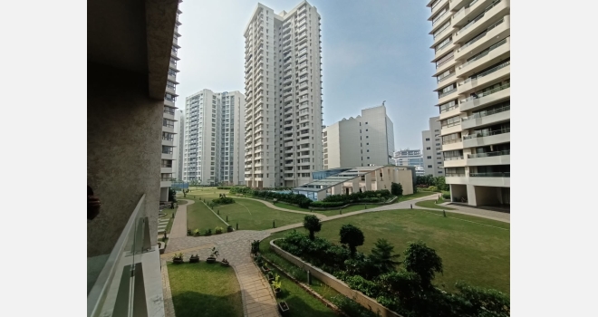 2.5 BHK Fully Furnished, Interior done up flat for lease in Emerald Isle