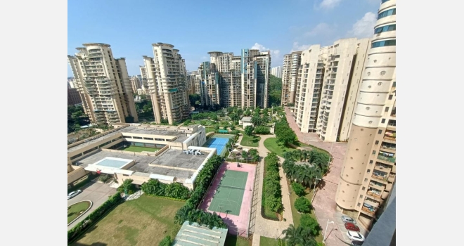 3.5 BHK with servants room for sale in Bryonny, Nahar Amrit Shakt.