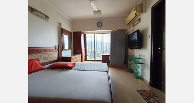 3.5 BHK with servants room for rent in Lake Homes, Lake Lucerene Building fully furnished with white goods
