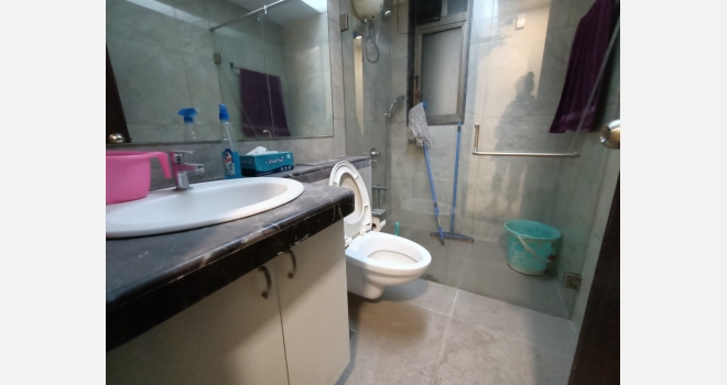 2.5 BHK Fully Furnished, Interior done up flat for lease in Emerald Isle