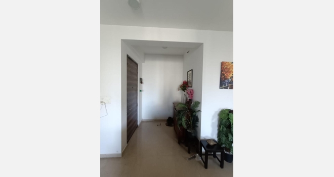 3.5 BHK with servants room for sale in Bryonny, Nahar Amrit Shakt.