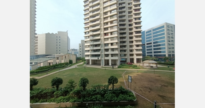 2.5 BHK Fully Furnished, Interior done up flat for lease in Emerald Isle