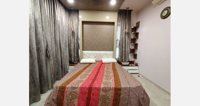 2.5 BHK Fully Furnished, Interior done up flat for lease in Emerald Isle