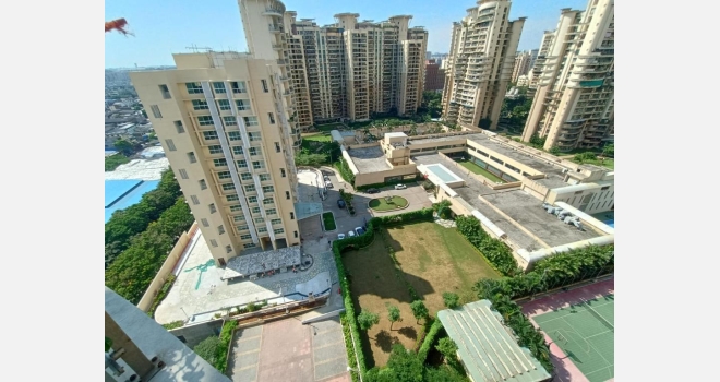 3.5 BHK with servants room for sale in Bryonny, Nahar Amrit Shakt.