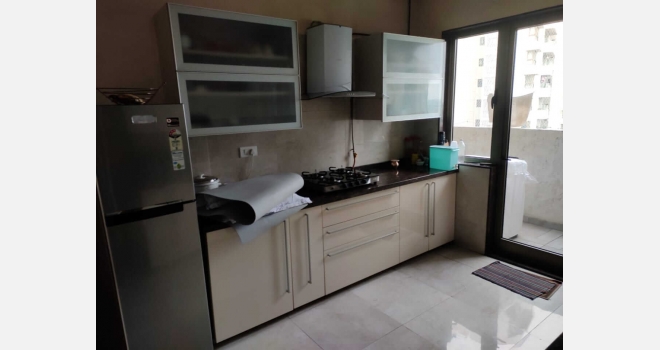 4 BHK Fully Furnished Flat in Signature Tower of Emerald Isle