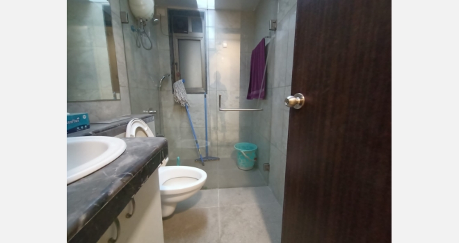 2.5 BHK Fully Furnished, Interior done up flat for lease in Emerald Isle